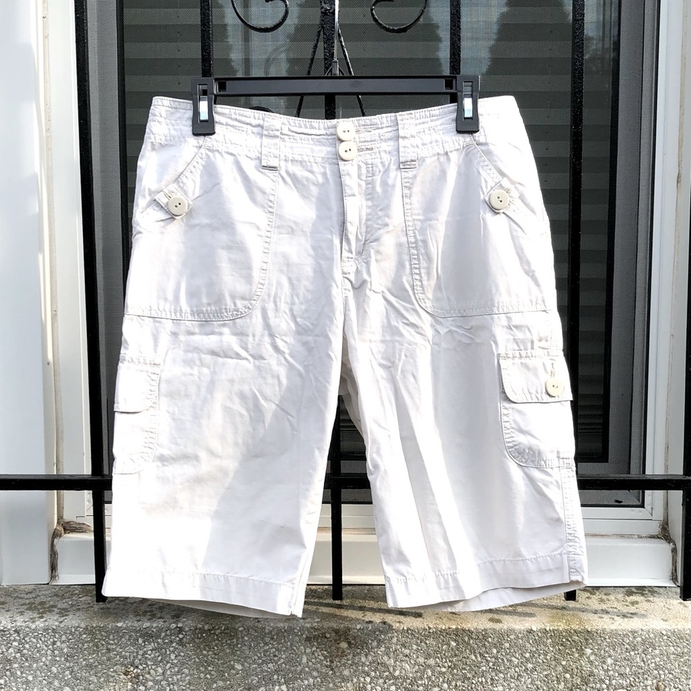Bass Bermuda 100% Cotton Size 8
Made in Cambodia, Unisex.